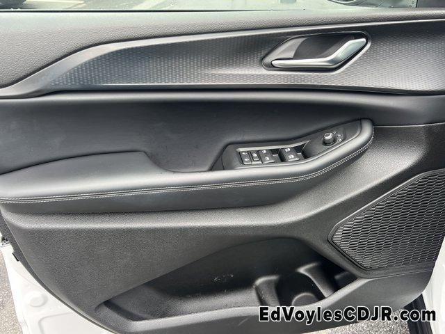 used 2025 Jeep Grand Cherokee car, priced at $31,820