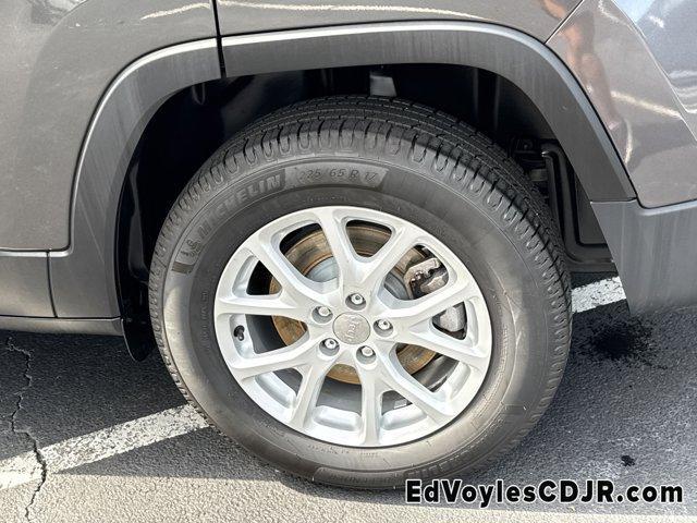 used 2016 Jeep Cherokee car, priced at $10,679