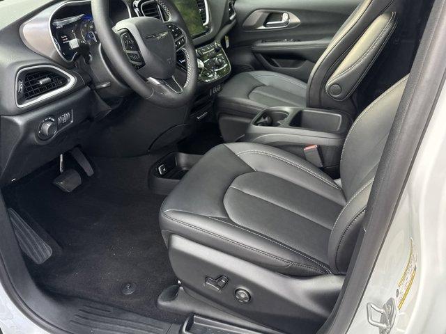 new 2025 Chrysler Voyager car, priced at $38,014