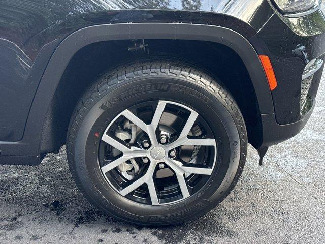 new 2025 Jeep Grand Cherokee car, priced at $37,856