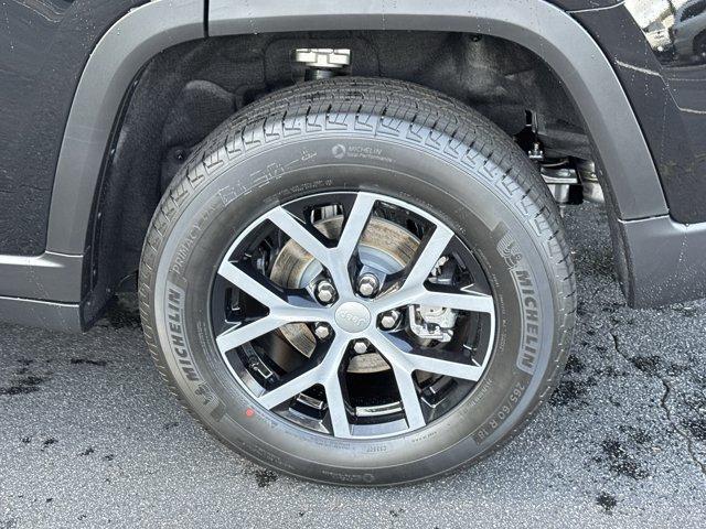 new 2025 Jeep Grand Cherokee car, priced at $37,856