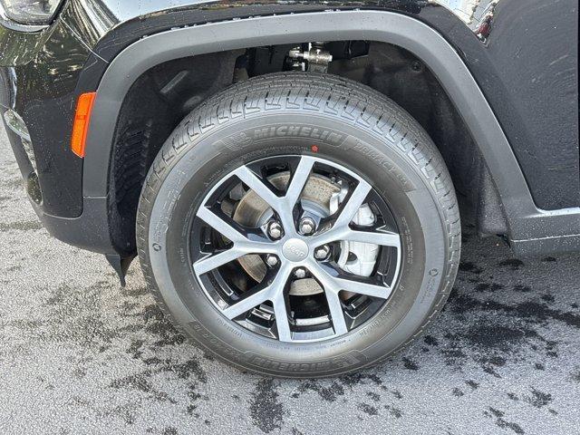 new 2025 Jeep Grand Cherokee car, priced at $37,856