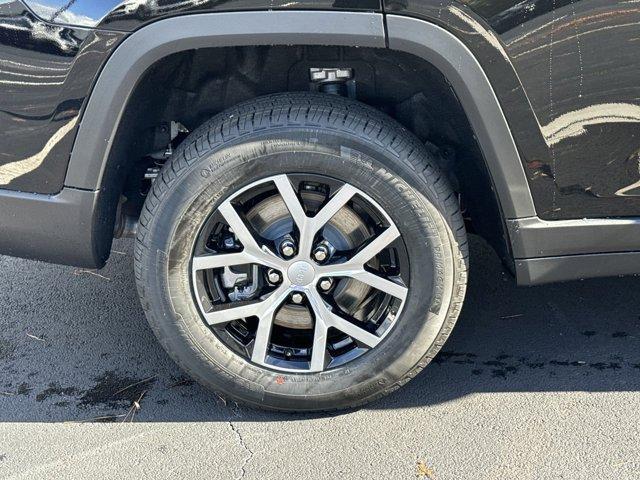 new 2025 Jeep Grand Cherokee L car, priced at $47,335