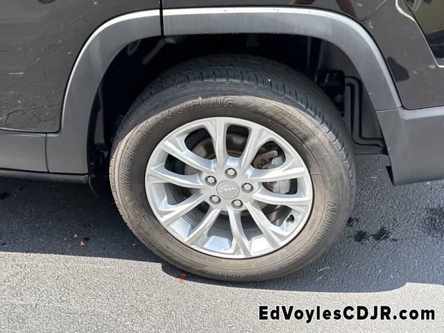 used 2020 Jeep Cherokee car, priced at $15,887