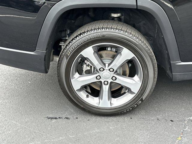 new 2024 Jeep Grand Cherokee L car, priced at $42,977