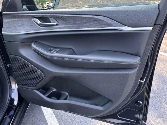 new 2025 Jeep Grand Cherokee car, priced at $43,327