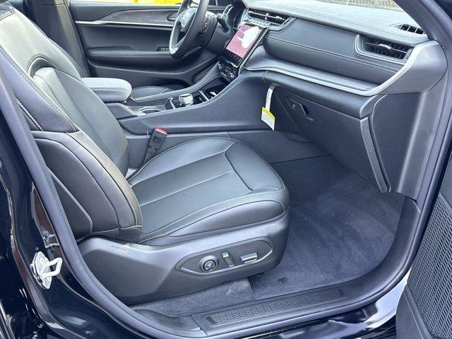 new 2025 Jeep Grand Cherokee car, priced at $43,327