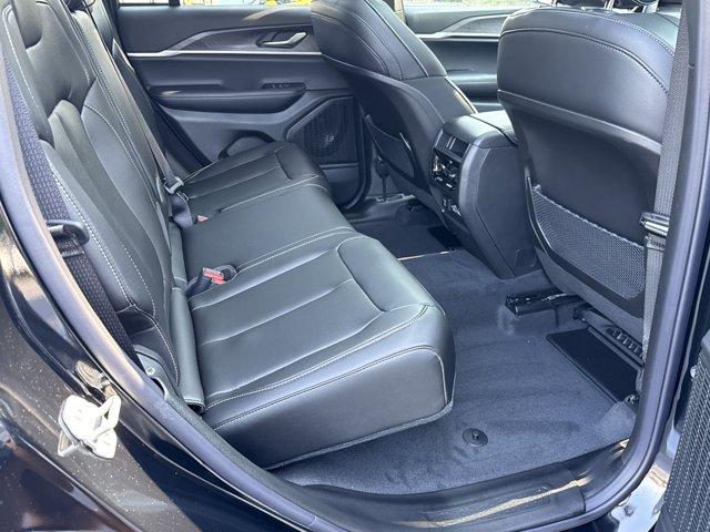 new 2025 Jeep Grand Cherokee car, priced at $43,327