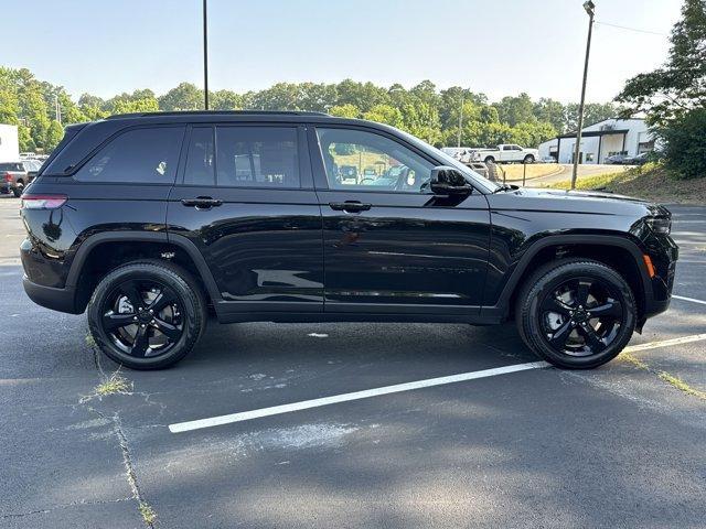 new 2025 Jeep Grand Cherokee car, priced at $43,327