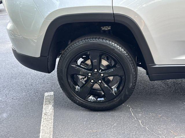 new 2025 Jeep Grand Cherokee car, priced at $43,327