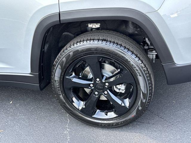 new 2025 Jeep Grand Cherokee car, priced at $43,327