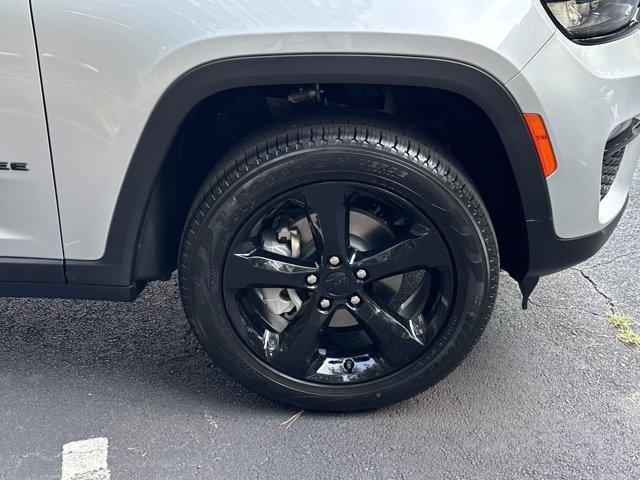 new 2025 Jeep Grand Cherokee car, priced at $43,327