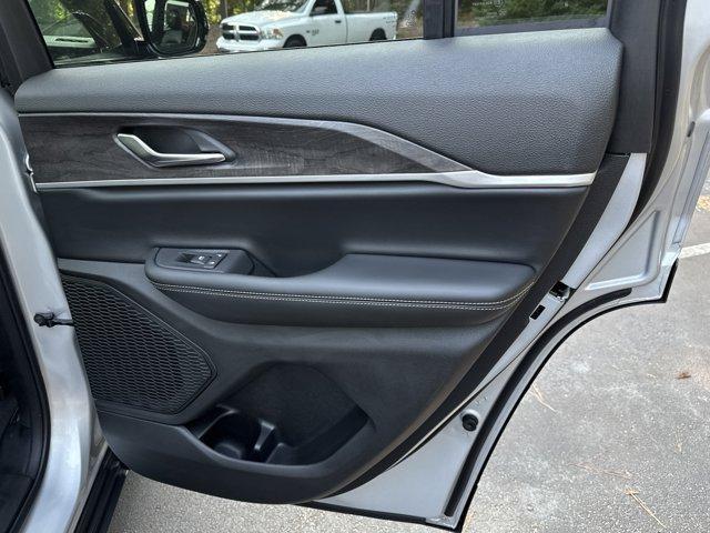 new 2025 Jeep Grand Cherokee car, priced at $43,327