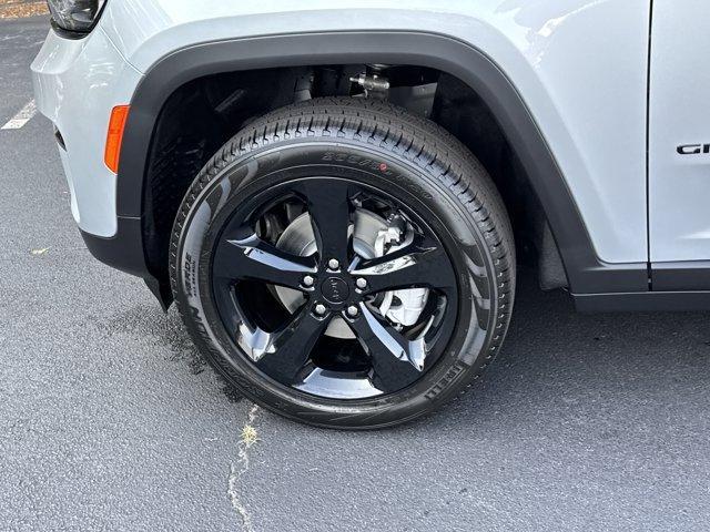 new 2025 Jeep Grand Cherokee car, priced at $43,327