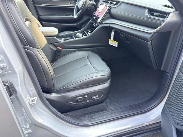 new 2025 Jeep Grand Cherokee car, priced at $43,327
