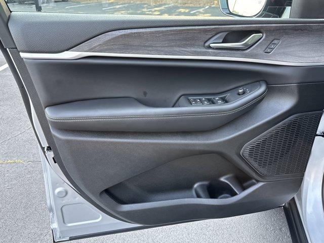 new 2025 Jeep Grand Cherokee car, priced at $43,327