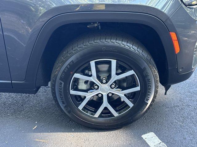 new 2025 Jeep Grand Cherokee car, priced at $44,450