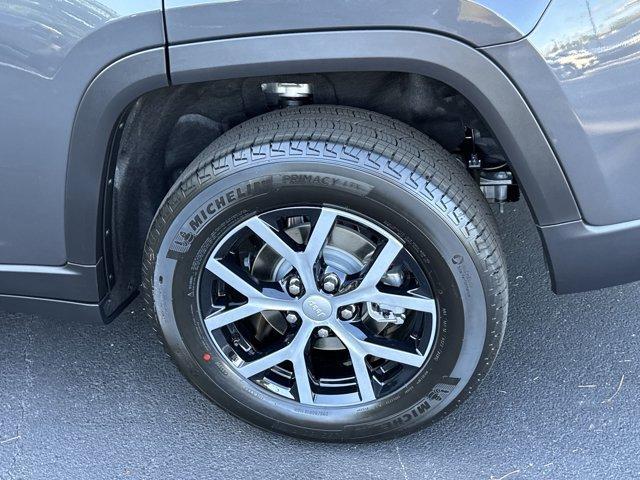 new 2025 Jeep Grand Cherokee car, priced at $44,450