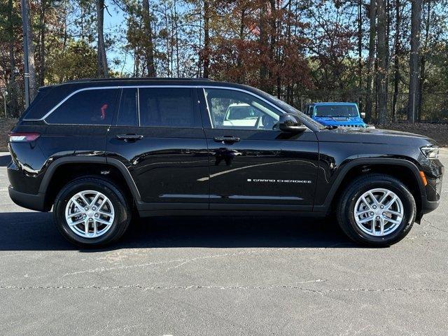 new 2025 Jeep Grand Cherokee car, priced at $37,988