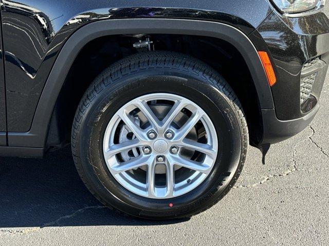 new 2025 Jeep Grand Cherokee car, priced at $37,988