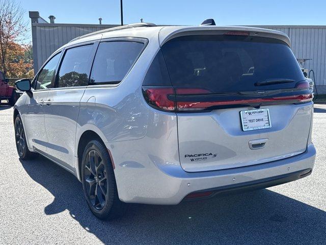 new 2026 Chrysler Pacifica car, priced at $42,906