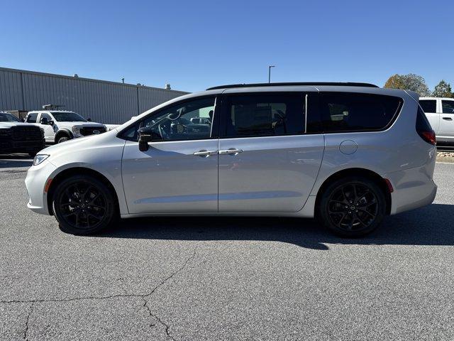 new 2026 Chrysler Pacifica car, priced at $42,906