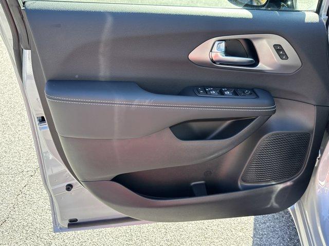 new 2026 Chrysler Pacifica car, priced at $42,906