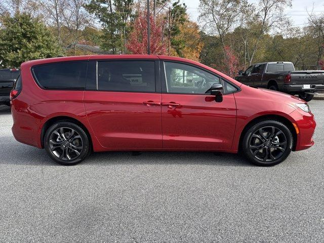 new 2026 Chrysler Pacifica car, priced at $42,138