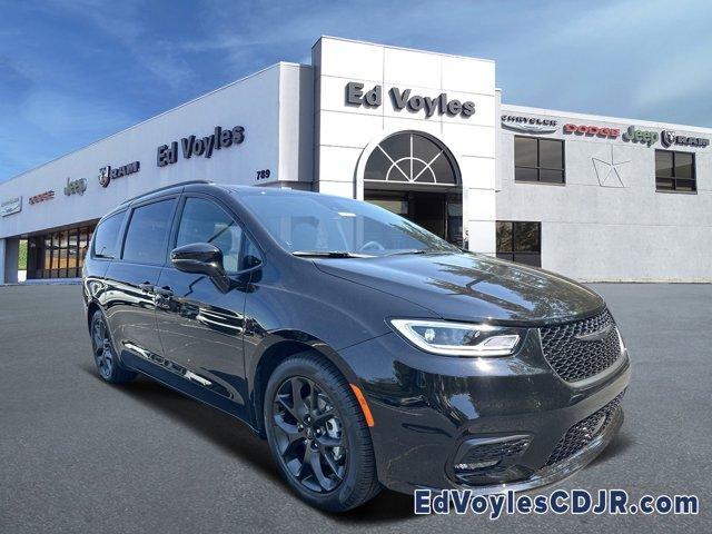 new 2024 Chrysler Pacifica car, priced at $48,790