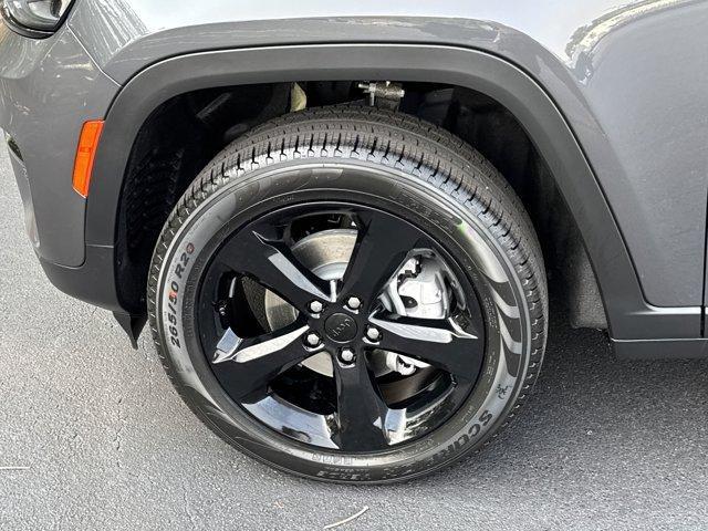 new 2025 Jeep Grand Cherokee car, priced at $43,084