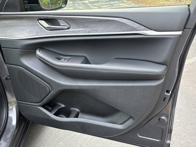 new 2025 Jeep Grand Cherokee car, priced at $43,084