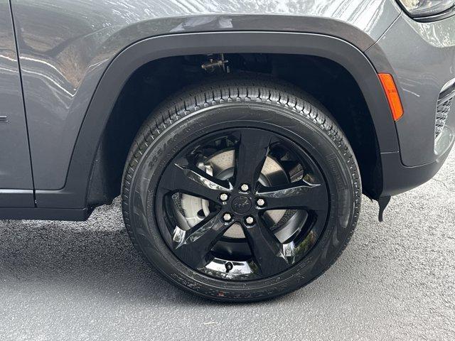 new 2025 Jeep Grand Cherokee car, priced at $43,084