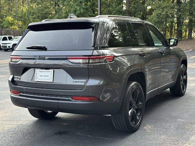 new 2025 Jeep Grand Cherokee car, priced at $43,084