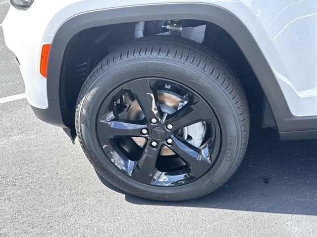 new 2025 Jeep Grand Cherokee car, priced at $45,690