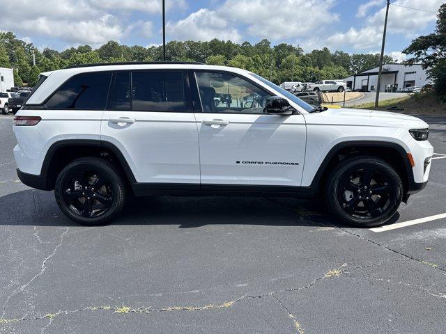 new 2025 Jeep Grand Cherokee car, priced at $45,690
