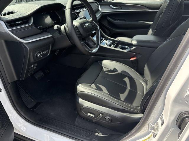 new 2025 Jeep Grand Cherokee car, priced at $45,690