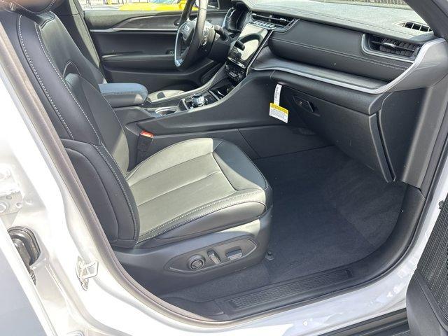 new 2025 Jeep Grand Cherokee car, priced at $45,690