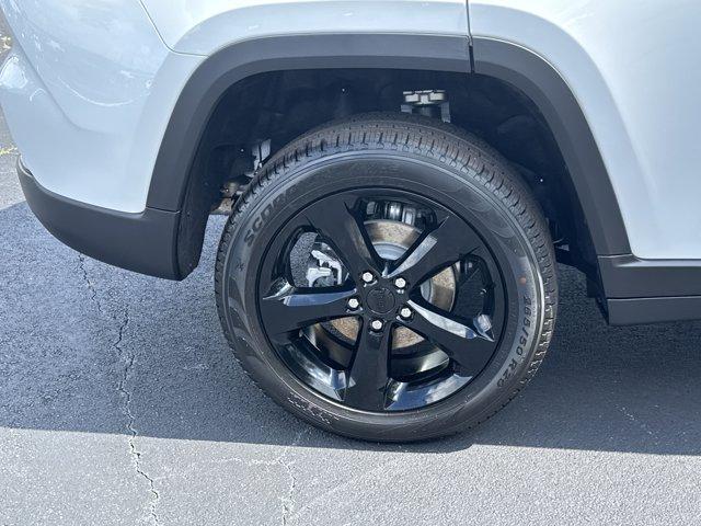 new 2025 Jeep Grand Cherokee car, priced at $45,690