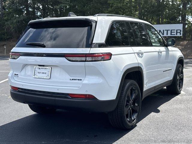 new 2025 Jeep Grand Cherokee car, priced at $45,690