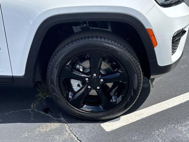 new 2025 Jeep Grand Cherokee car, priced at $45,690