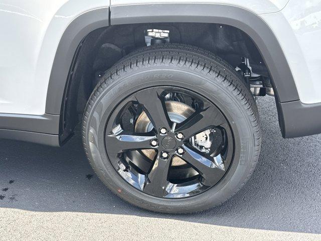 new 2025 Jeep Grand Cherokee car, priced at $45,690