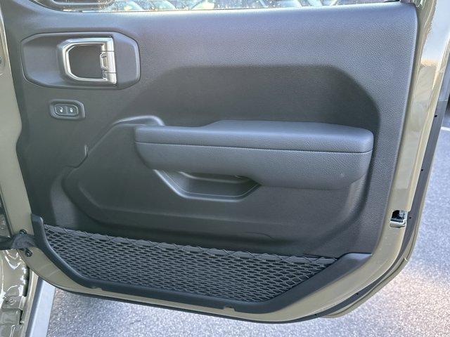 new 2025 Jeep Gladiator car, priced at $47,594