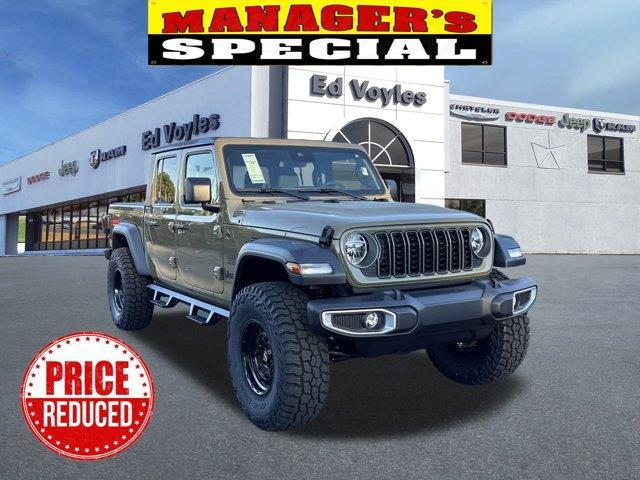 new 2025 Jeep Gladiator car, priced at $47,594