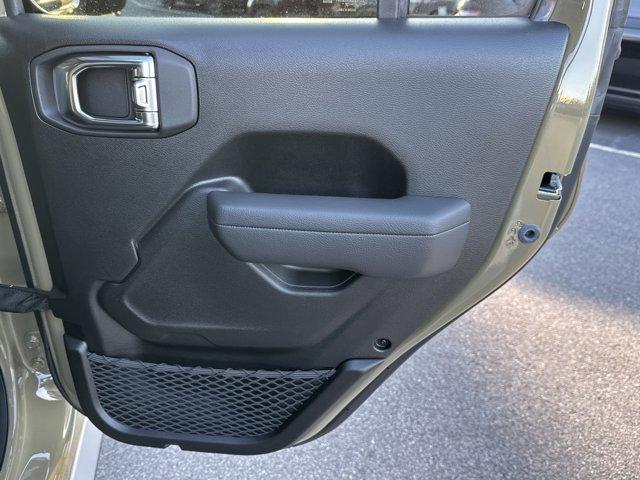 new 2025 Jeep Gladiator car, priced at $47,594