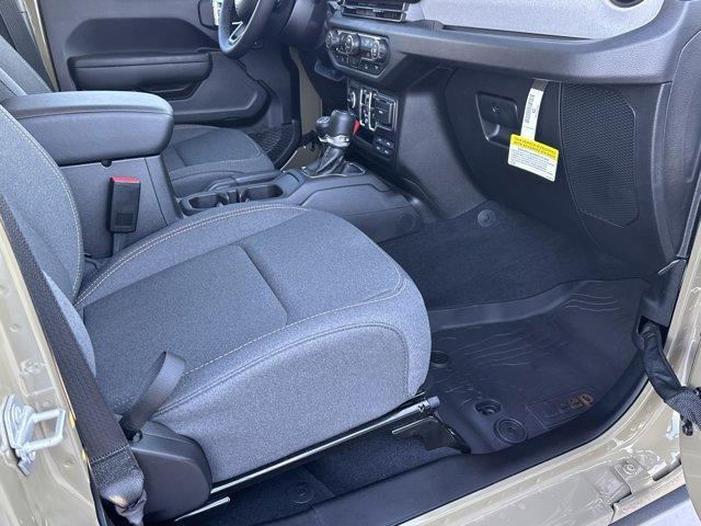 new 2025 Jeep Gladiator car, priced at $47,594