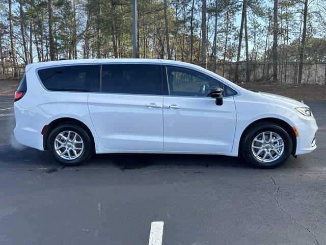 new 2025 Chrysler Pacifica car, priced at $37,645