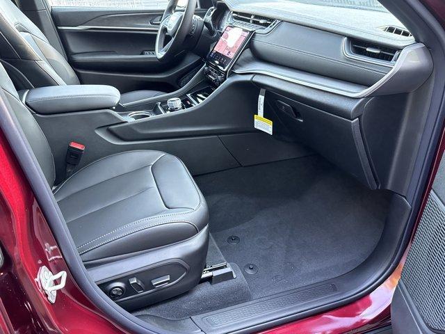 new 2025 Jeep Grand Cherokee car, priced at $43,327