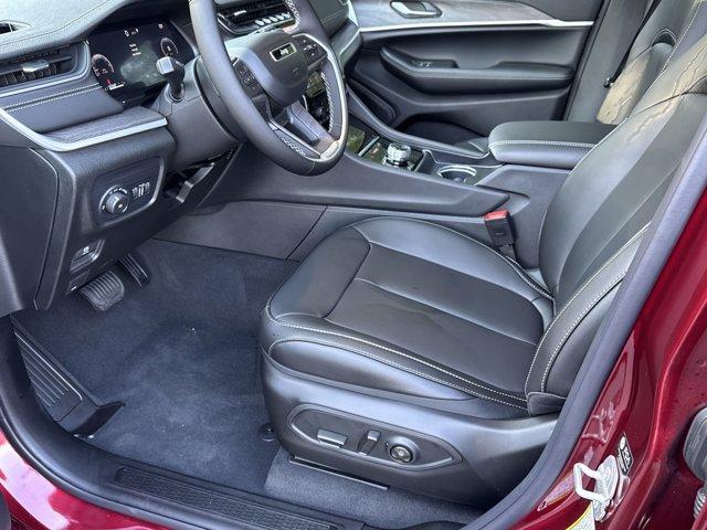 new 2025 Jeep Grand Cherokee car, priced at $43,327