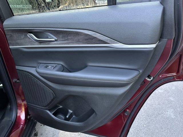 new 2025 Jeep Grand Cherokee car, priced at $43,327