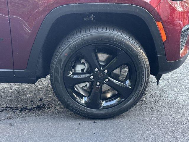 new 2025 Jeep Grand Cherokee car, priced at $43,327